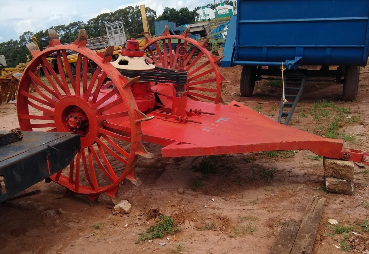 Roçadeira de Arrasto