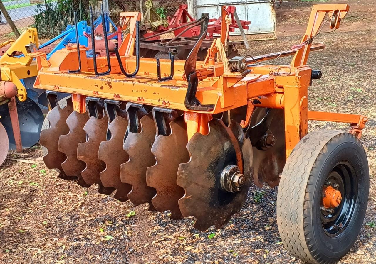 Grade Aradora, com pneus transporte